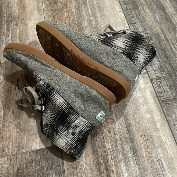 TOMS Gray Plaid Lace Up Flat Booties - Picture 11 of 11